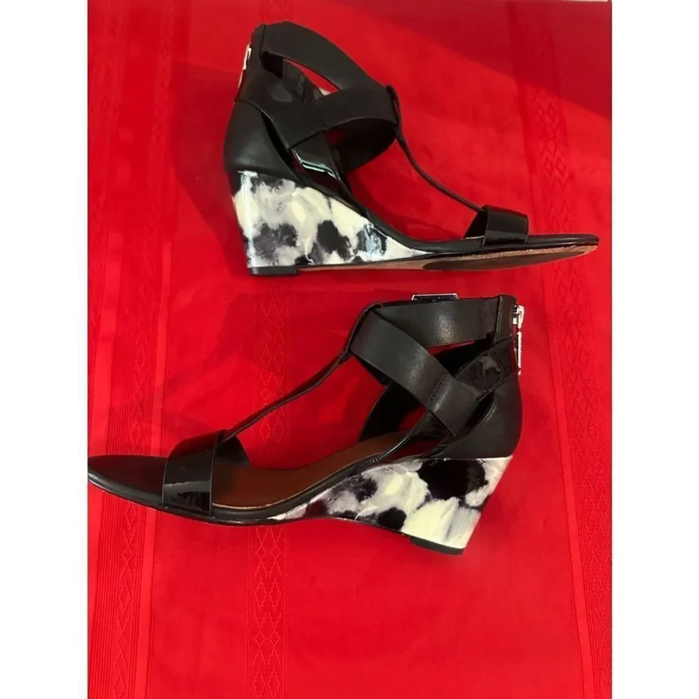 Donald J. Pliner Black/White Strappy Wedge Sandals with Buckle Size 7N